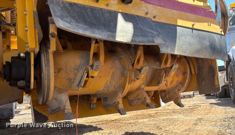 image for item EL6075 2023 Gomaco Commander III slipform paver