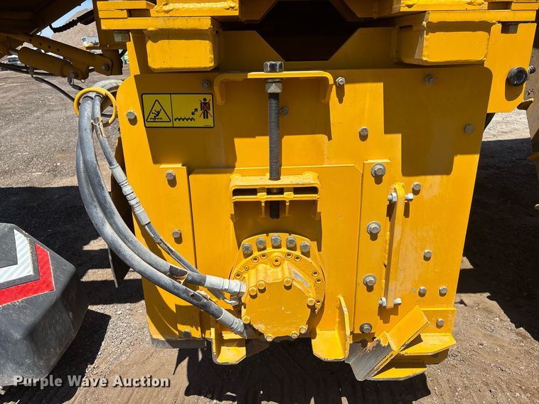 image for item EL6075 2023 Gomaco Commander III slipform paver