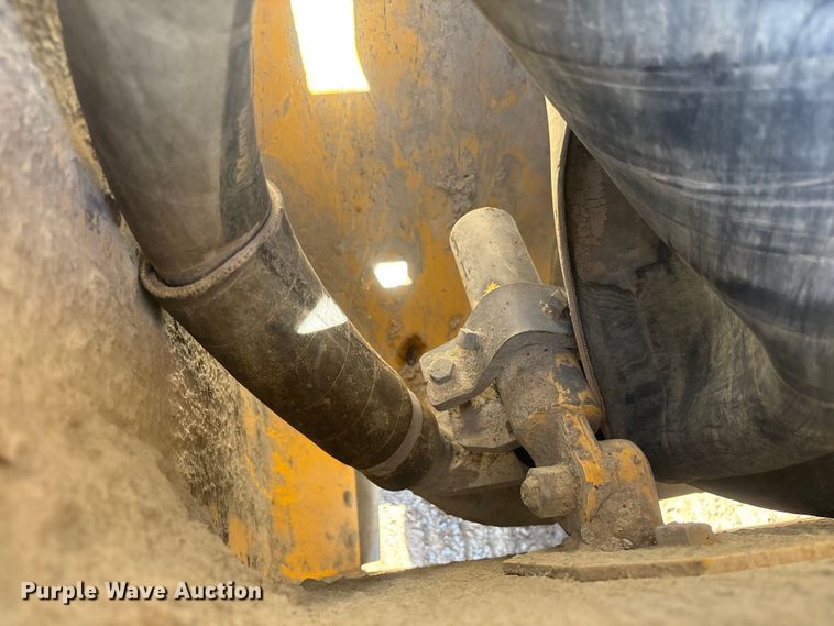 image for item EL6075 2023 Gomaco Commander III slipform paver