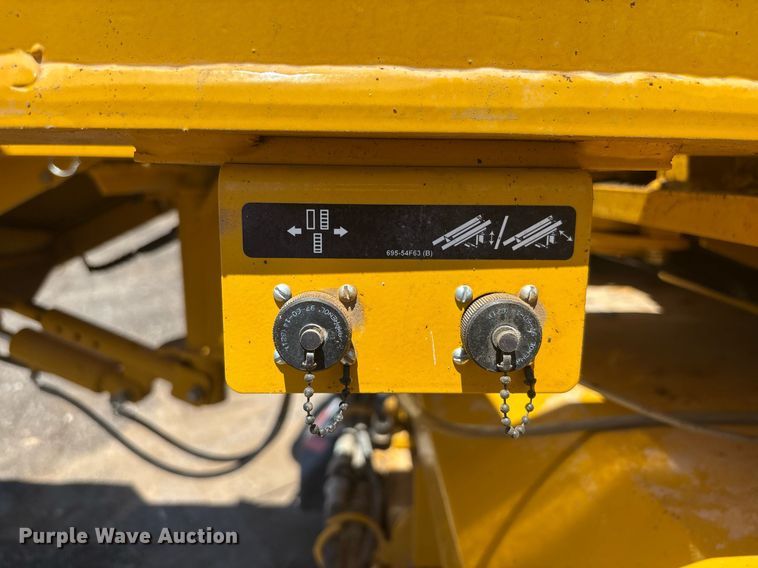 image for item EL6075 2023 Gomaco Commander III slipform paver