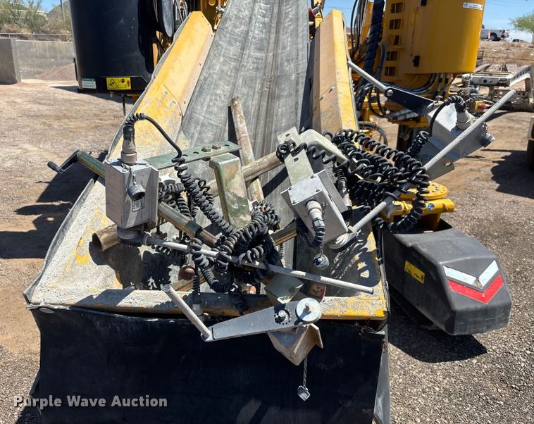 image for item EL6075 2023 Gomaco Commander III slipform paver