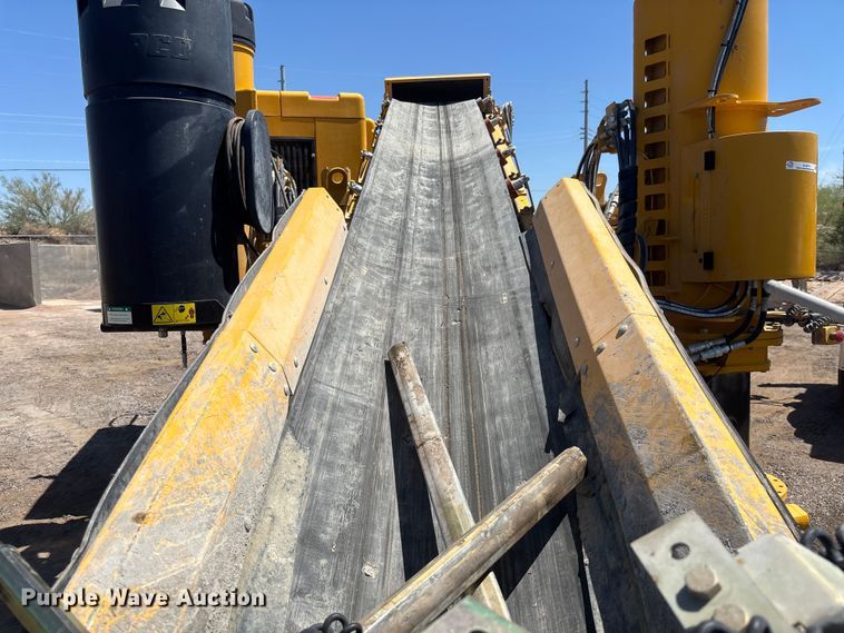 image for item EL6075 2023 Gomaco Commander III slipform paver