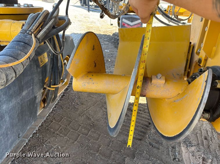 image for item EL6075 2023 Gomaco Commander III slipform paver