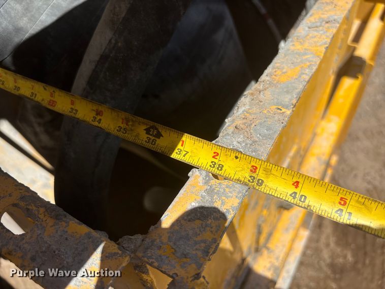 image for item EL6075 2023 Gomaco Commander III slipform paver