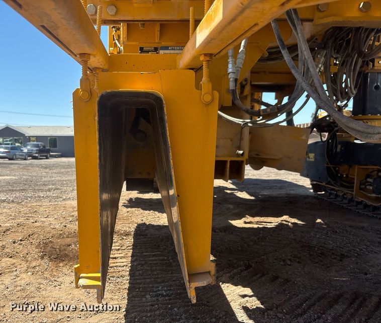 image for item EL6075 2023 Gomaco Commander III slipform paver