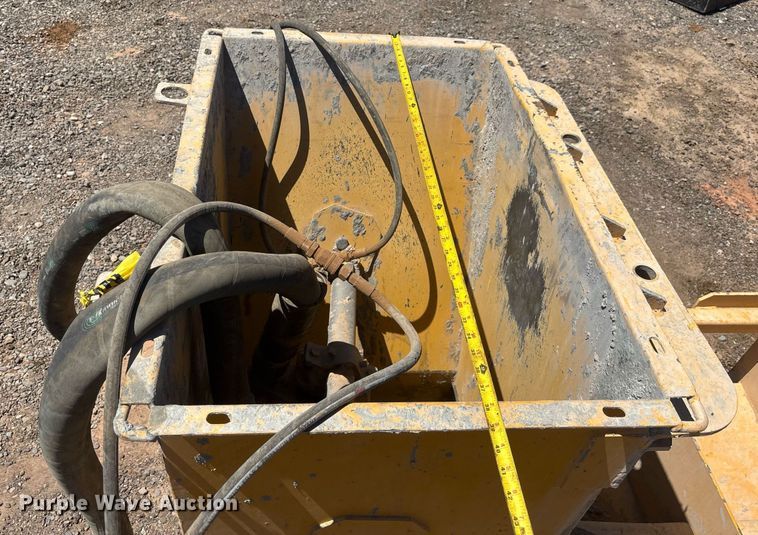 image for item EL6075 2023 Gomaco Commander III slipform paver