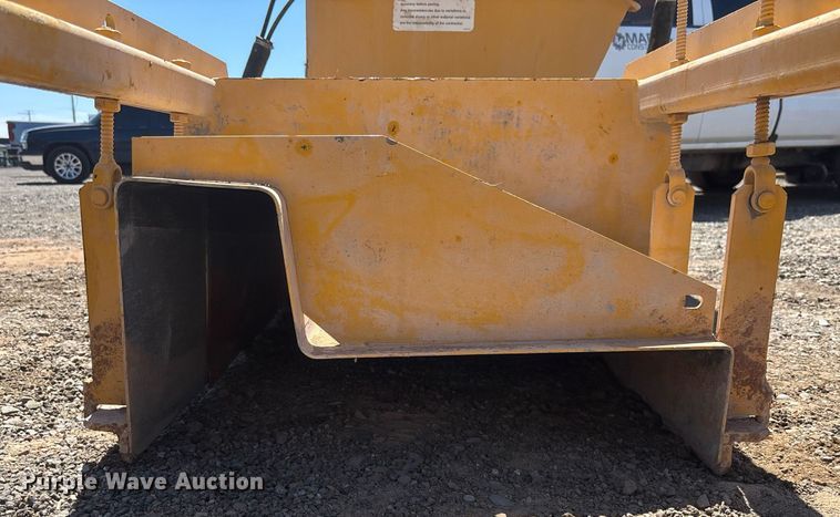 image for item EL6075 2023 Gomaco Commander III slipform paver