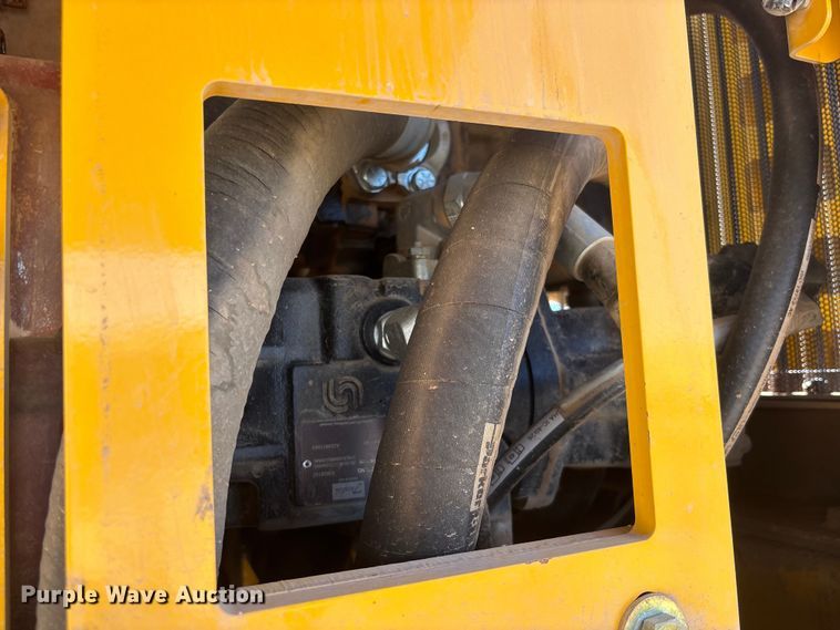 image for item EL6075 2023 Gomaco Commander III slipform paver