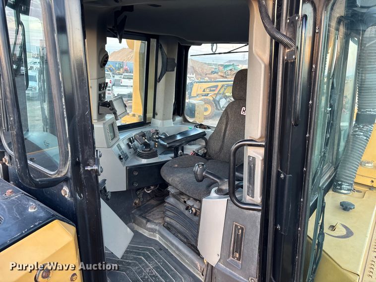 image for item EL6076 2012 Caterpillar D8T dozer