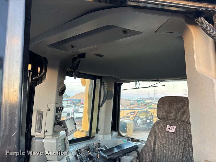 image for item EL6076 2012 Caterpillar D8T dozer