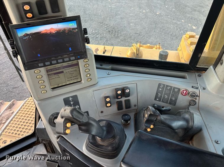 image for item EL6076 2012 Caterpillar D8T dozer