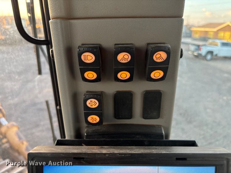 image for item EL6076 2012 Caterpillar D8T dozer