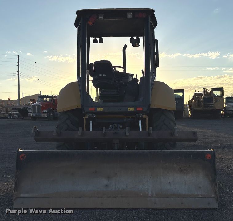 image for item EL6079 2018 Caterpillar 415F2 IL landscape tractor