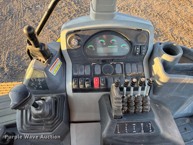 image for item EL6079 2018 Caterpillar 415F2 IL landscape tractor