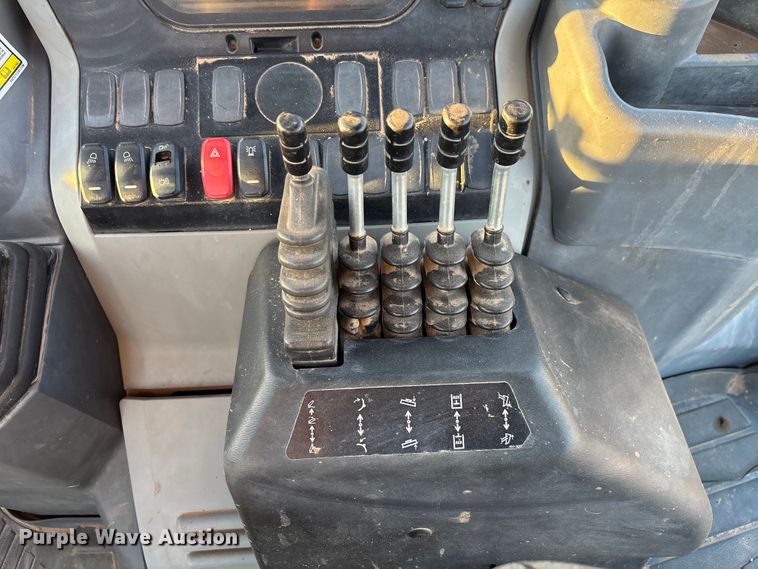 image for item EL6079 2018 Caterpillar 415F2 IL landscape tractor