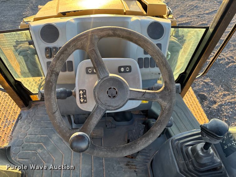 image for item EL6079 2018 Caterpillar 415F2 IL landscape tractor