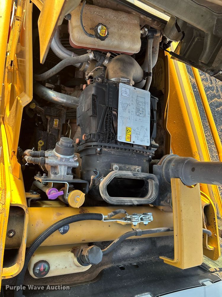 image for item EL6079 2018 Caterpillar 415F2 IL landscape tractor