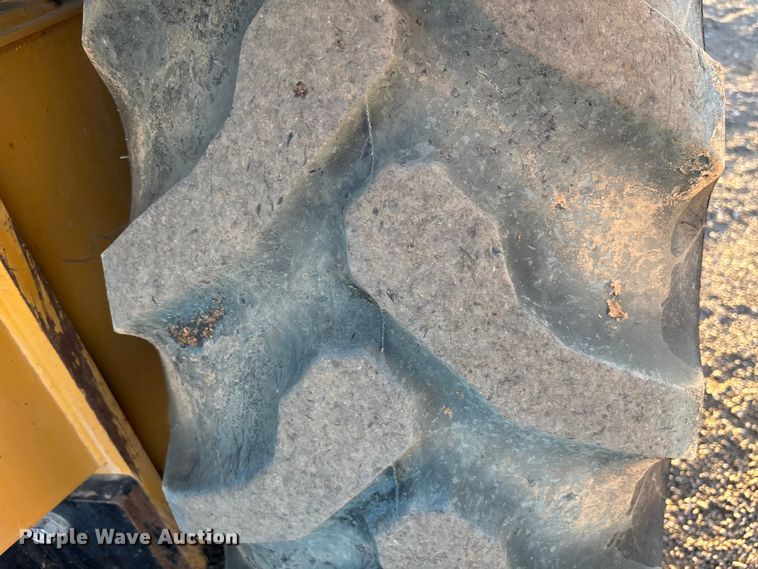 image for item EL6079 2018 Caterpillar 415F2 IL landscape tractor