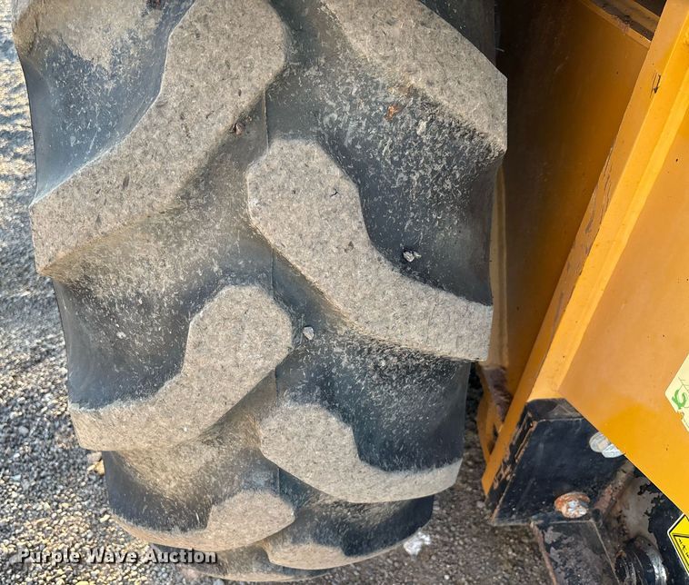 image for item EL6079 2018 Caterpillar 415F2 IL landscape tractor