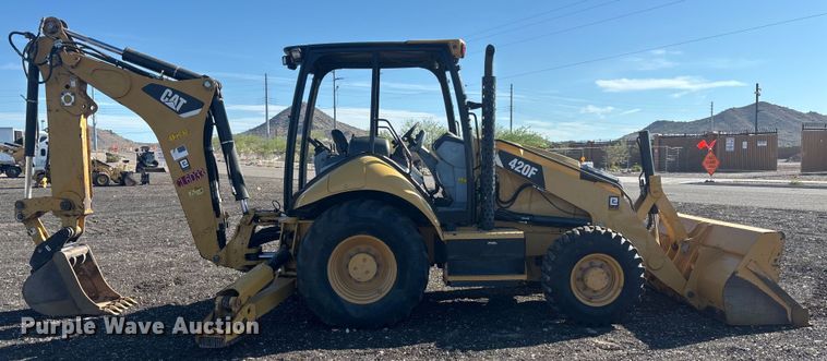 RETROEXCAVADORA 2014 CATERPILLAR 420F