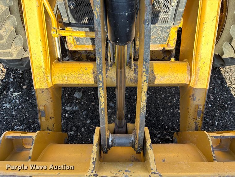 image for item EL6082 2018 Caterpillar 415F2 IL landscape tractor