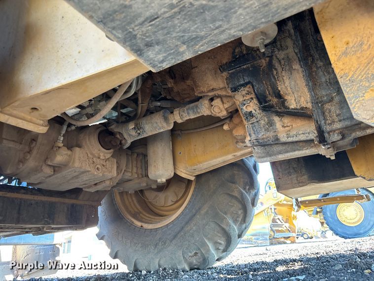 image for item EL6082 2018 Caterpillar 415F2 IL landscape tractor