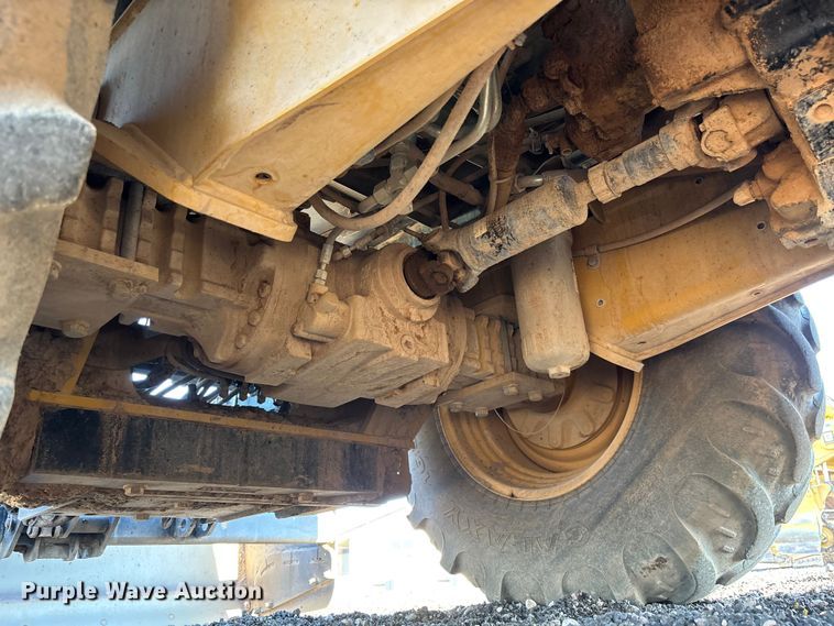 image for item EL6082 2018 Caterpillar 415F2 IL landscape tractor