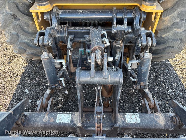 image for item EL6082 2018 Caterpillar 415F2 IL landscape tractor