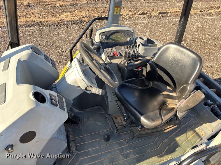 image for item EL6082 2018 Caterpillar 415F2 IL landscape tractor