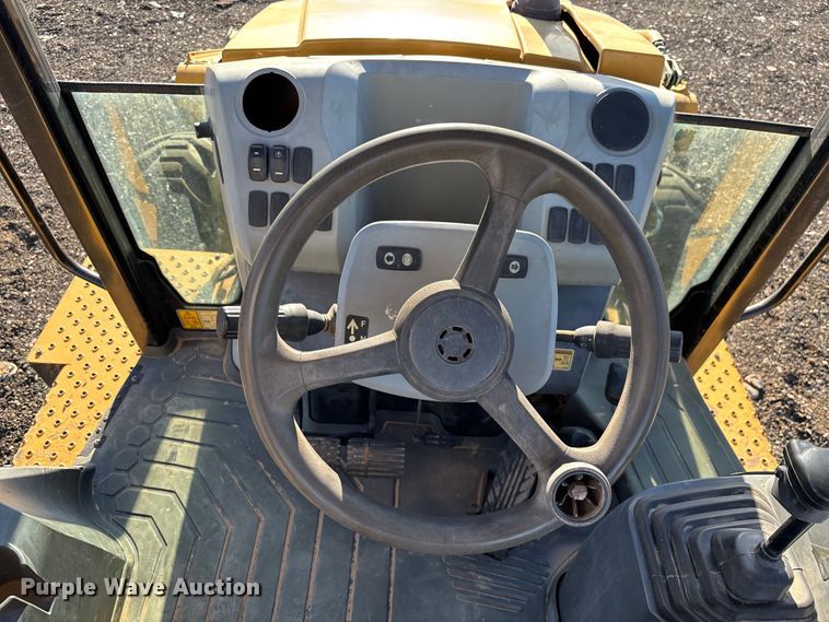 image for item EL6082 2018 Caterpillar 415F2 IL landscape tractor