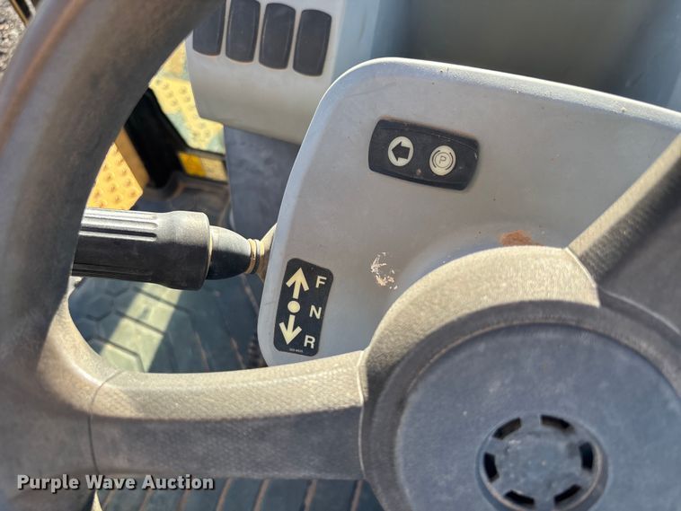 image for item EL6082 2018 Caterpillar 415F2 IL landscape tractor