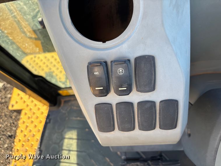 image for item EL6082 2018 Caterpillar 415F2 IL landscape tractor