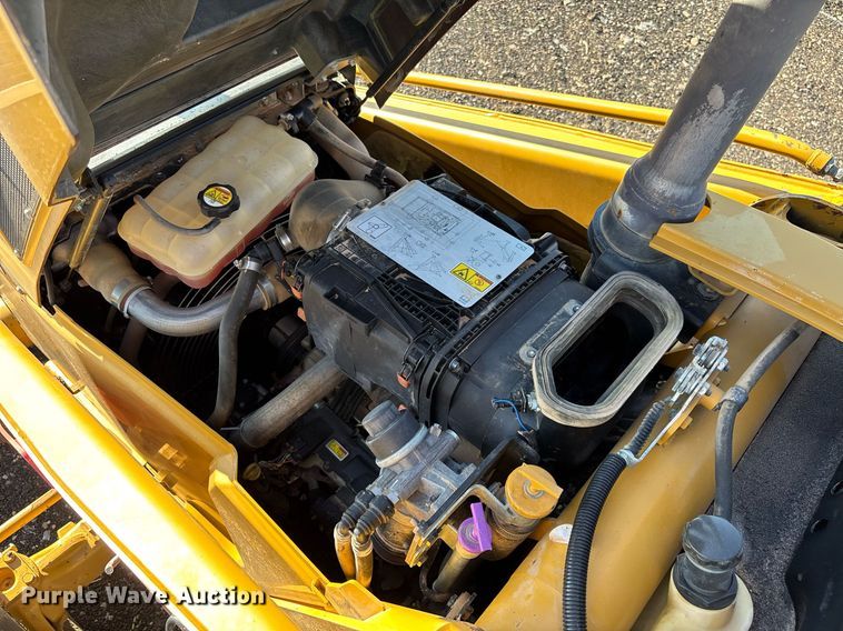 image for item EL6082 2018 Caterpillar 415F2 IL landscape tractor