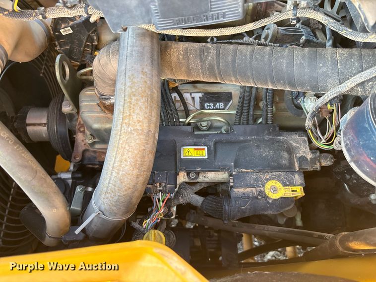 image for item EL6082 2018 Caterpillar 415F2 IL landscape tractor