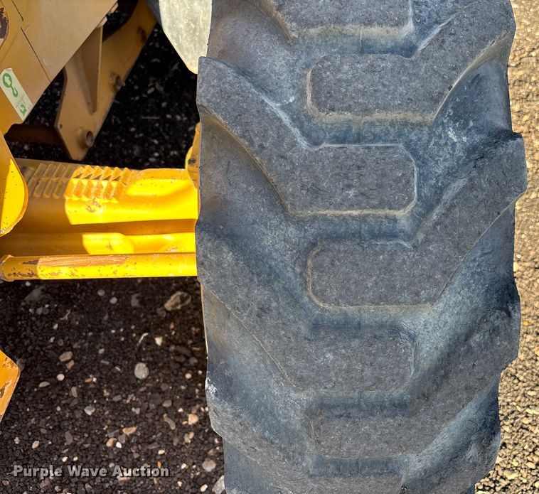 image for item EL6082 2018 Caterpillar 415F2 IL landscape tractor