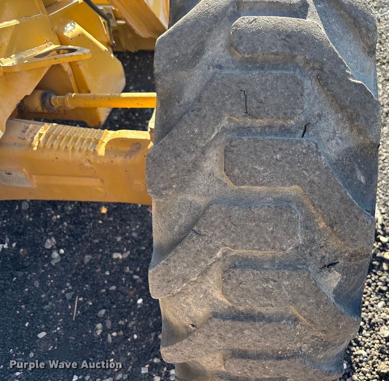 image for item EL6082 2018 Caterpillar 415F2 IL landscape tractor