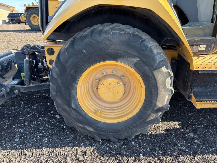 image for item EL6082 2018 Caterpillar 415F2 IL landscape tractor