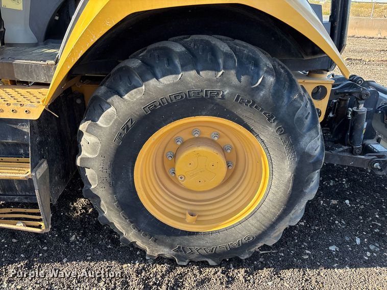 image for item EL6082 2018 Caterpillar 415F2 IL landscape tractor