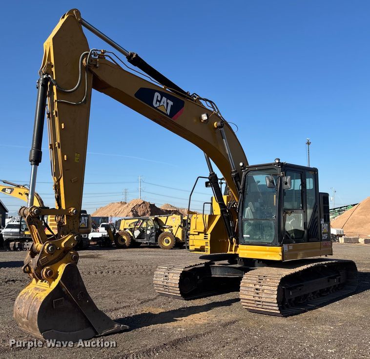 2018 CAT 325FLCR
