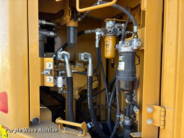 image for item EL6085 2018 Caterpillar 325FLCR excavator