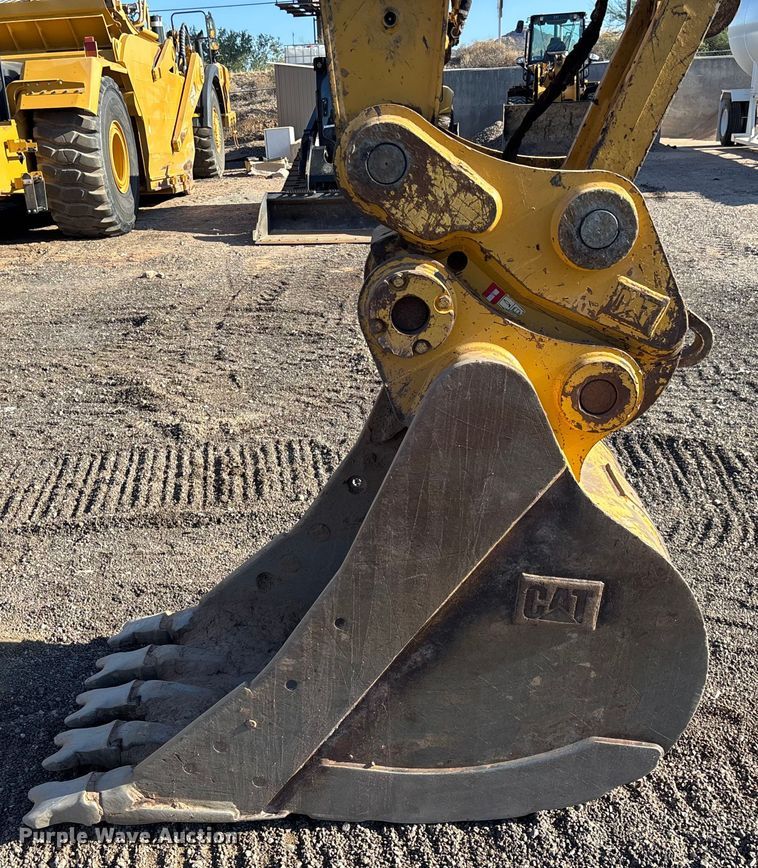image for item EL6085 2018 Caterpillar 325FLCR excavator
