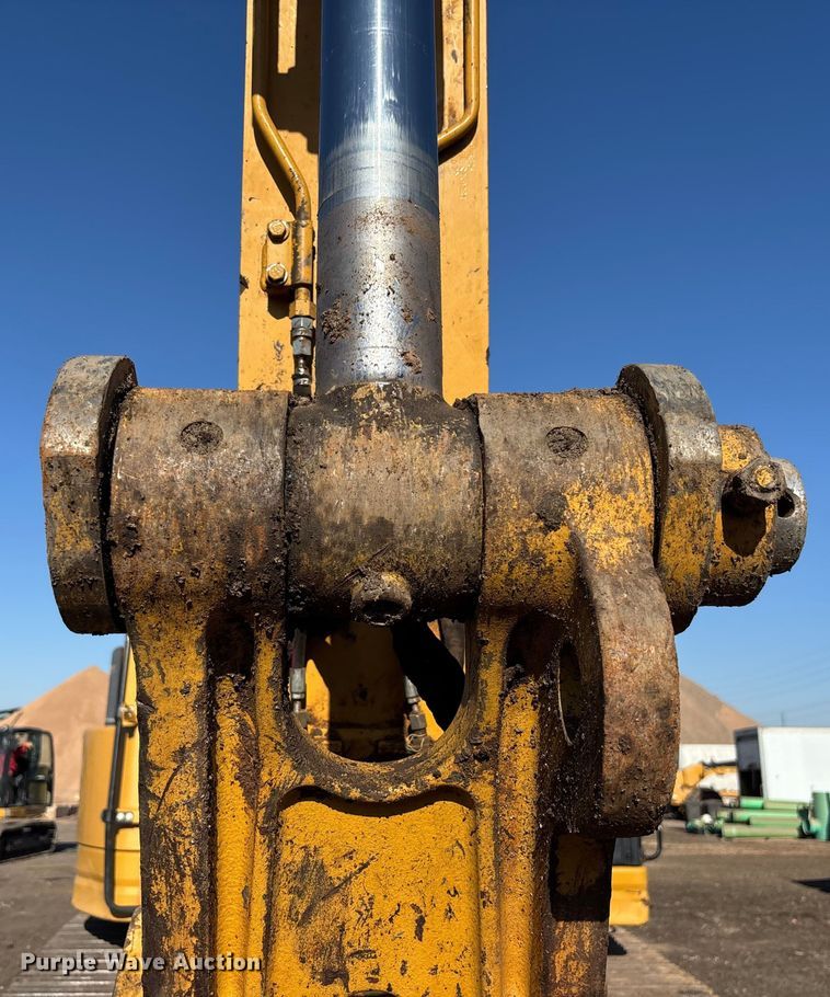 image for item EL6085 2018 Caterpillar 325FLCR excavator