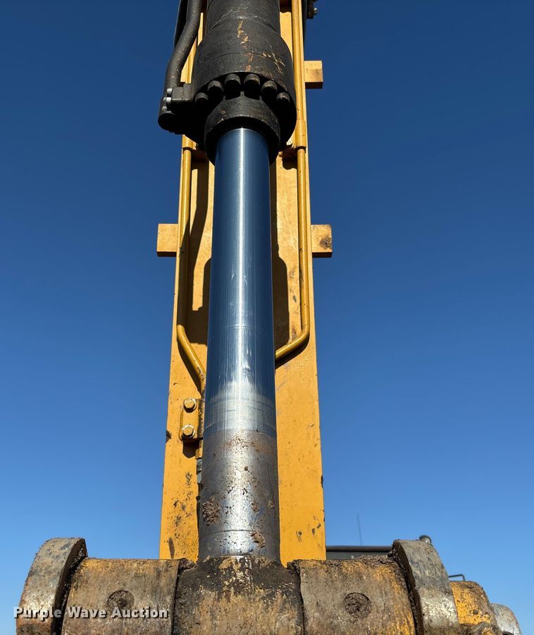 image for item EL6085 2018 Caterpillar 325FLCR excavator