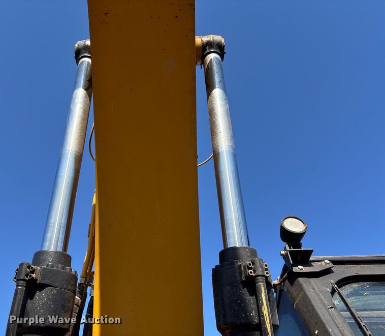 image for item EL6085 2018 Caterpillar 325FLCR excavator