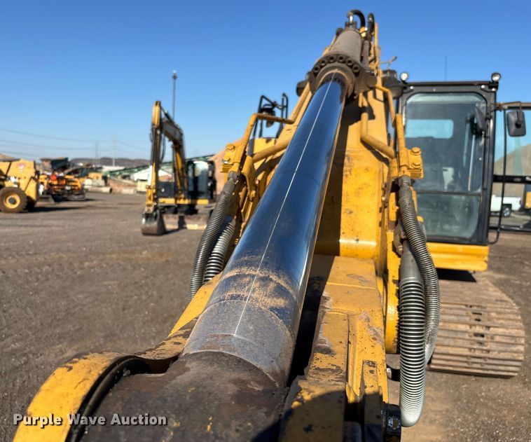image for item EL6085 2018 Caterpillar 325FLCR excavator