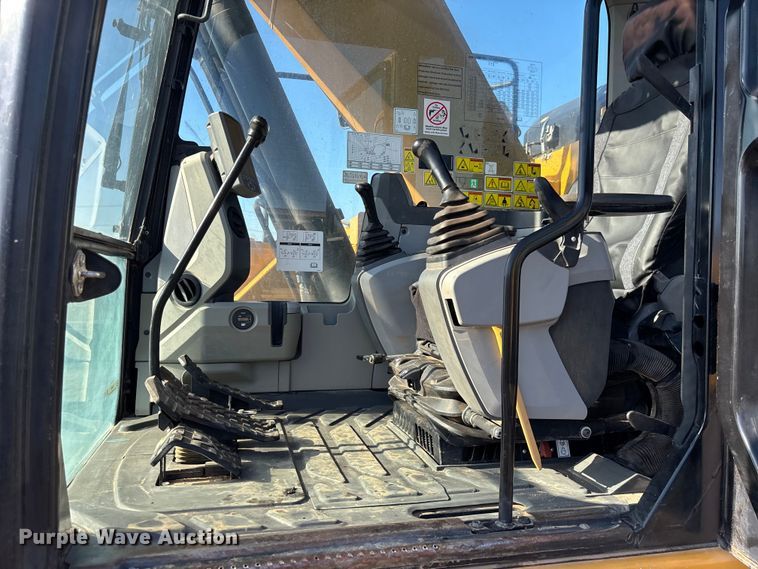 image for item EL6085 2018 Caterpillar 325FLCR excavator