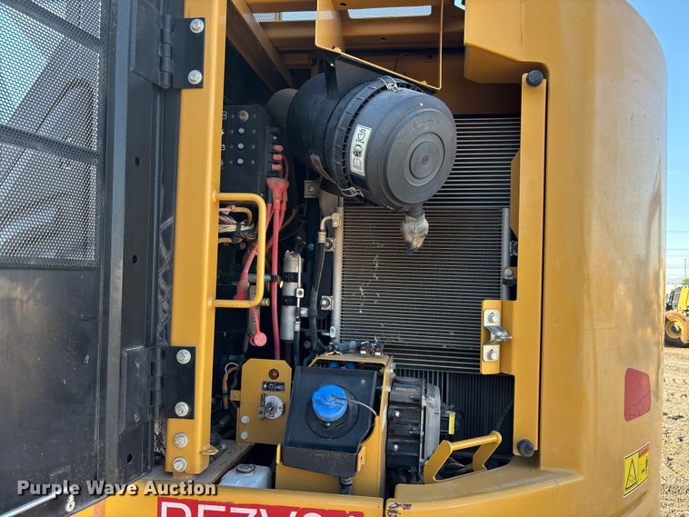 image for item EL6085 2018 Caterpillar 325FLCR excavator