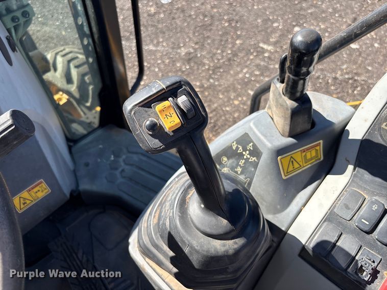 image for item EL6087 2019 Caterpillar 420F 2 IT backhoe