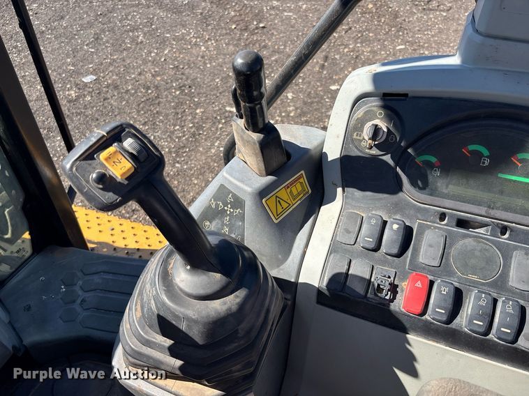 image for item EL6087 2019 Caterpillar 420F 2 IT backhoe