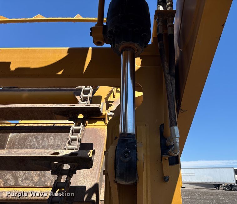 image for item EL6092 2022 Caterpillar 623K elevating scraper